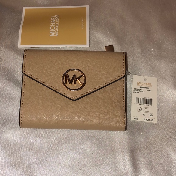 Michael Kors Greenwich Medium Envelope Leather Trifold Wallet Color Camel NWT - Picture 2 of 16